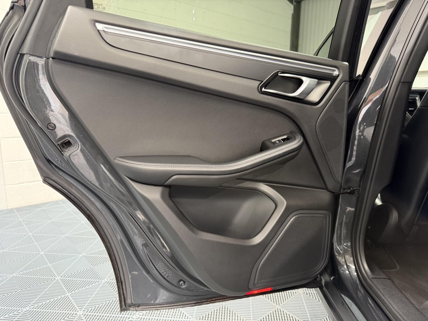 Used Porsche Macan 2017 for sale - 78184477: Photo 50