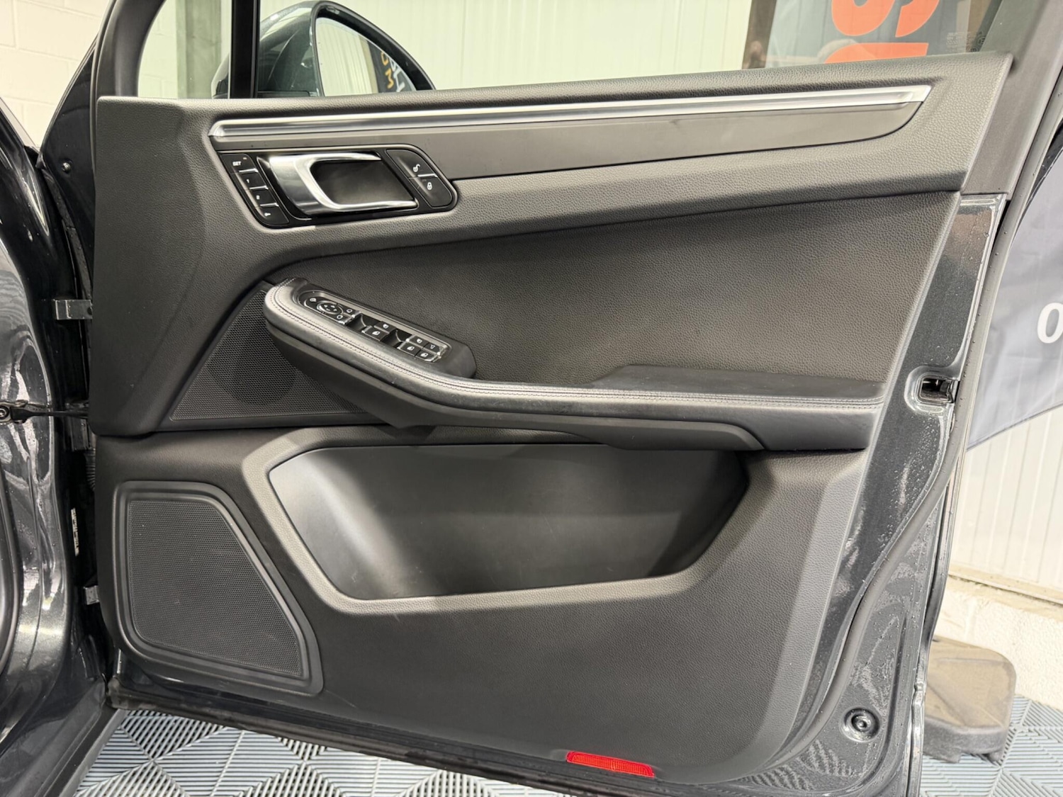 Used Porsche Macan 2017 for sale - 78184477: Photo 52