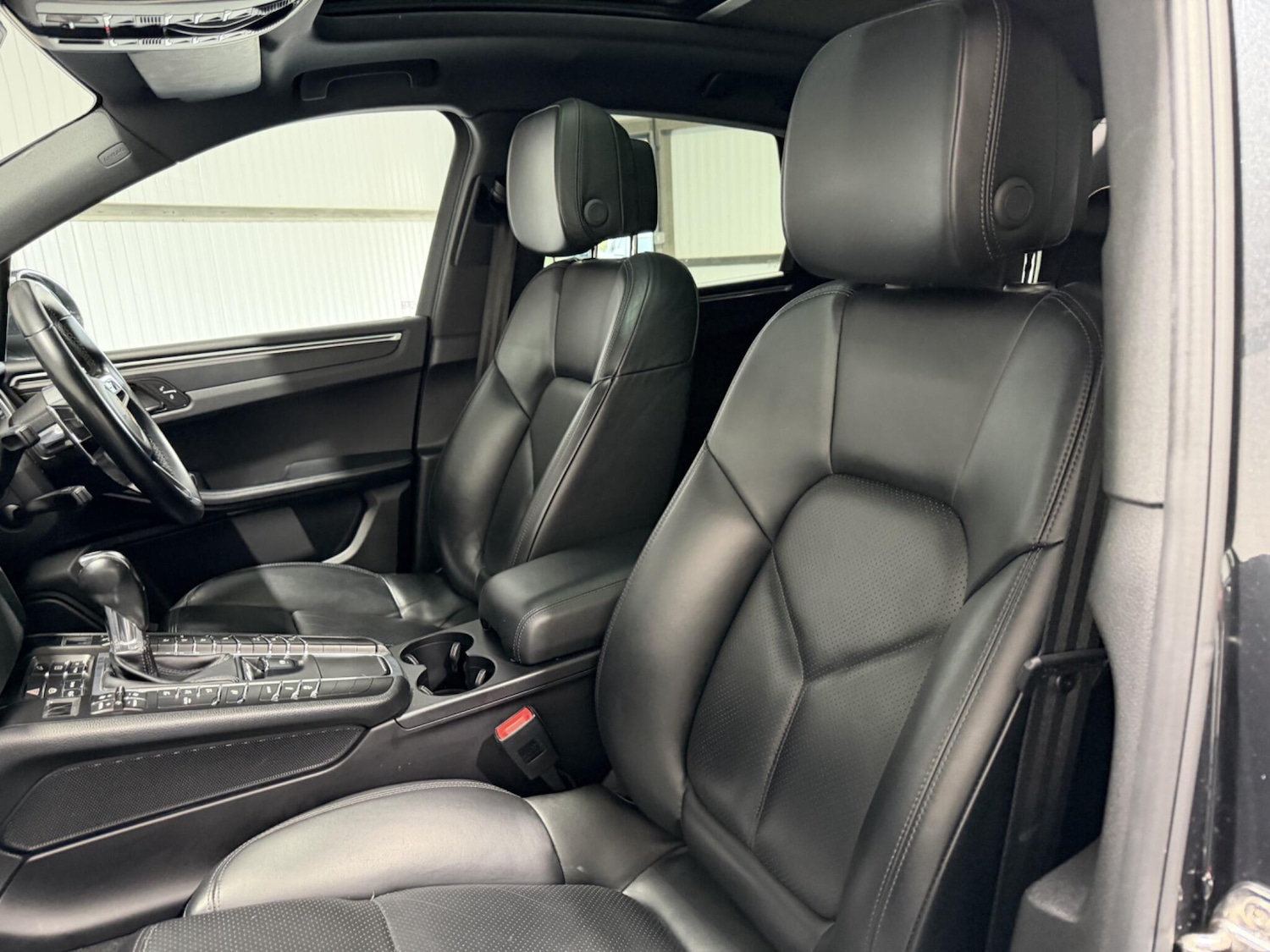 Used Porsche Macan 2017 for sale - 78184477: Photo 63