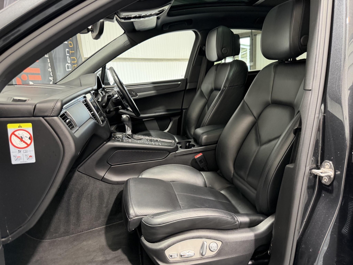 Used Porsche Macan 2017 for sale - 78184477: Photo 64