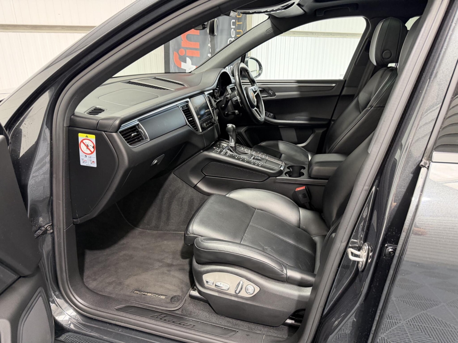 Used Porsche Macan 2017 for sale - 78184477: Photo 65