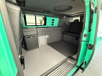 Used Volkswagen Transporter 2018 for sale - 75708074: Photo