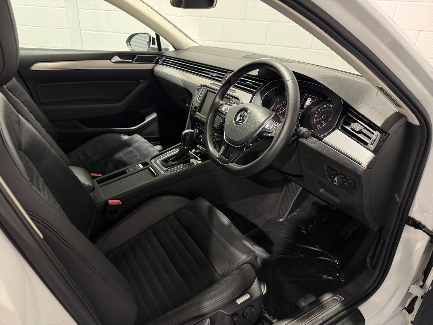 Used Volkswagen Passat 2015 for sale - 77175293: Photo 2