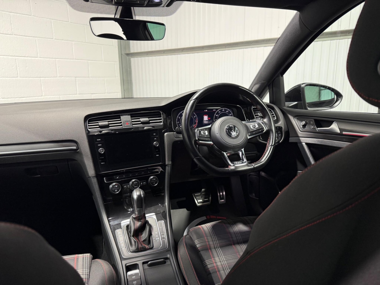 Used Volkswagen Golf 2017 for sale - 76832532: Photo 36