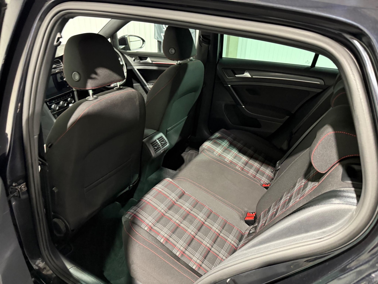 Used Volkswagen Golf 2017 for sale - 76832532: Photo 40