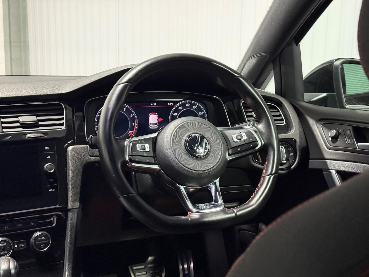 Used Volkswagen Golf 2017 for sale - 76832532: Photo 63