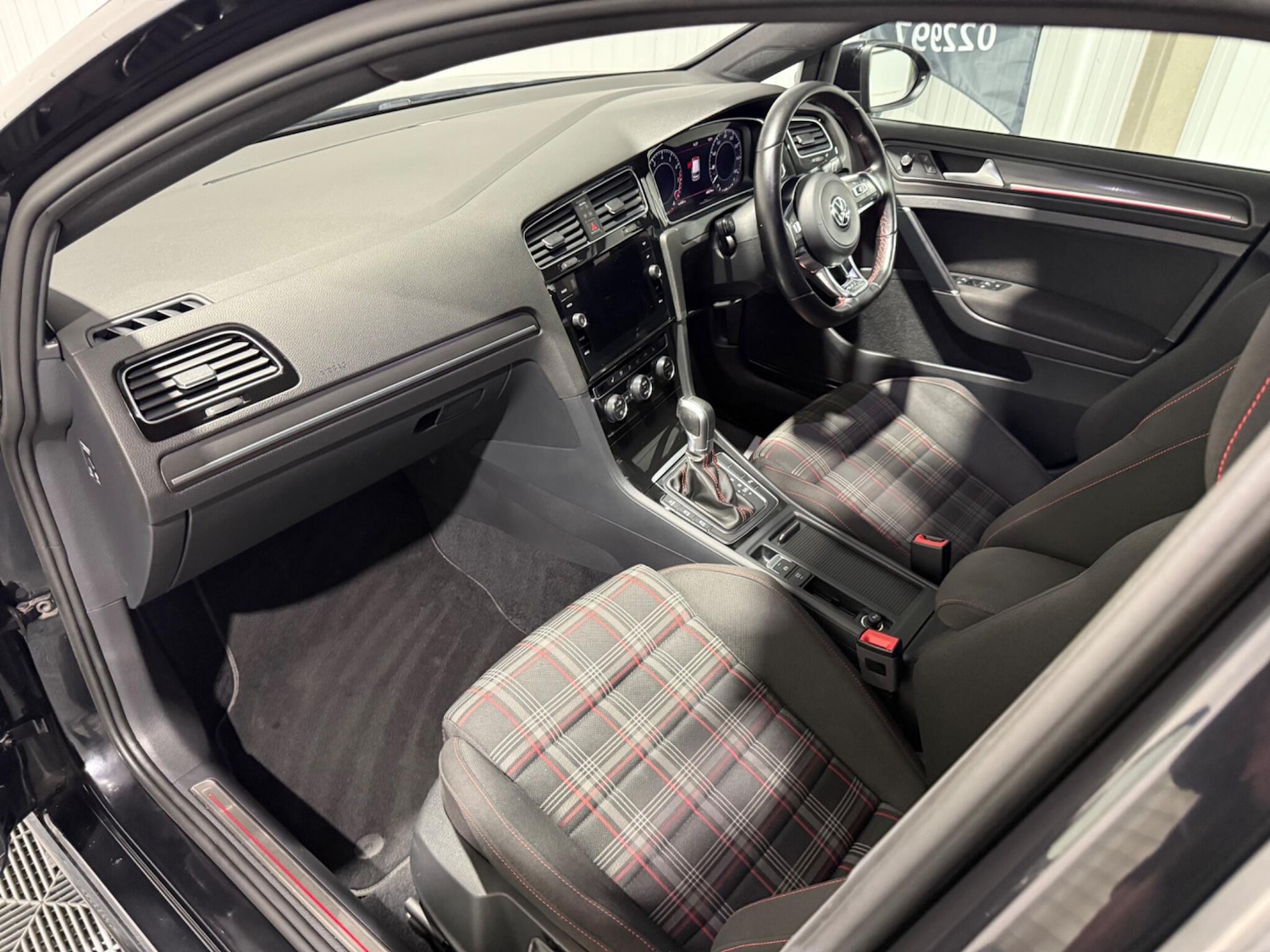 Used Volkswagen Golf 2017 for sale - 76832532: Photo 64