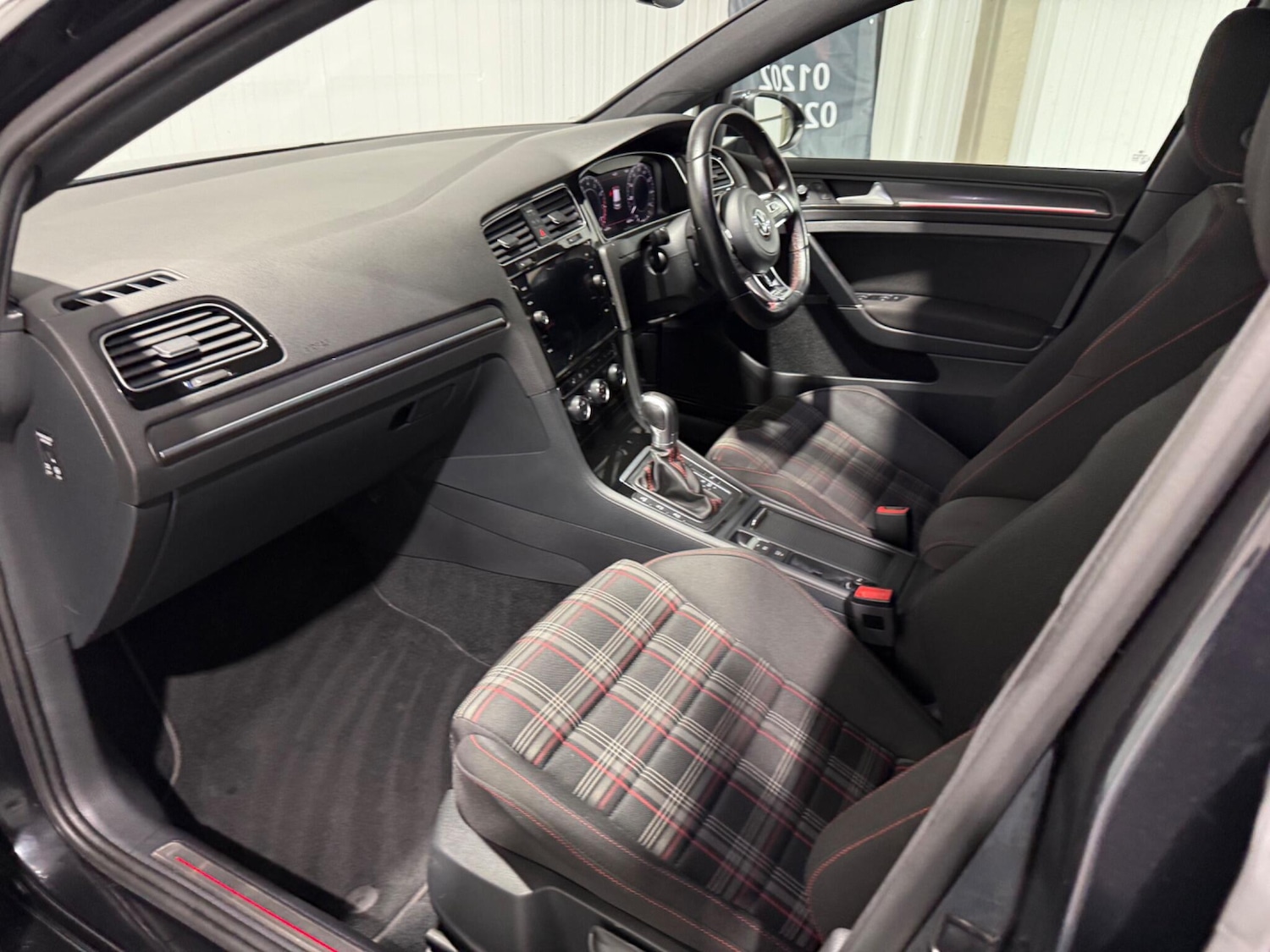 Used Volkswagen Golf 2017 for sale - 76832532: Photo 65