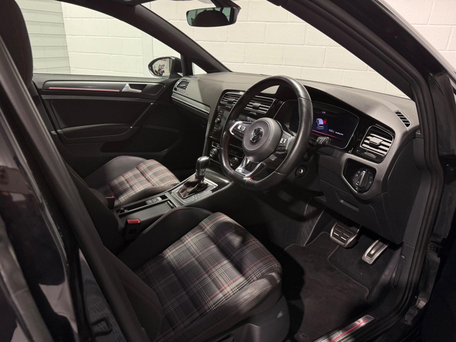 Used Volkswagen Golf 2017 for sale - 76832532: Photo 78