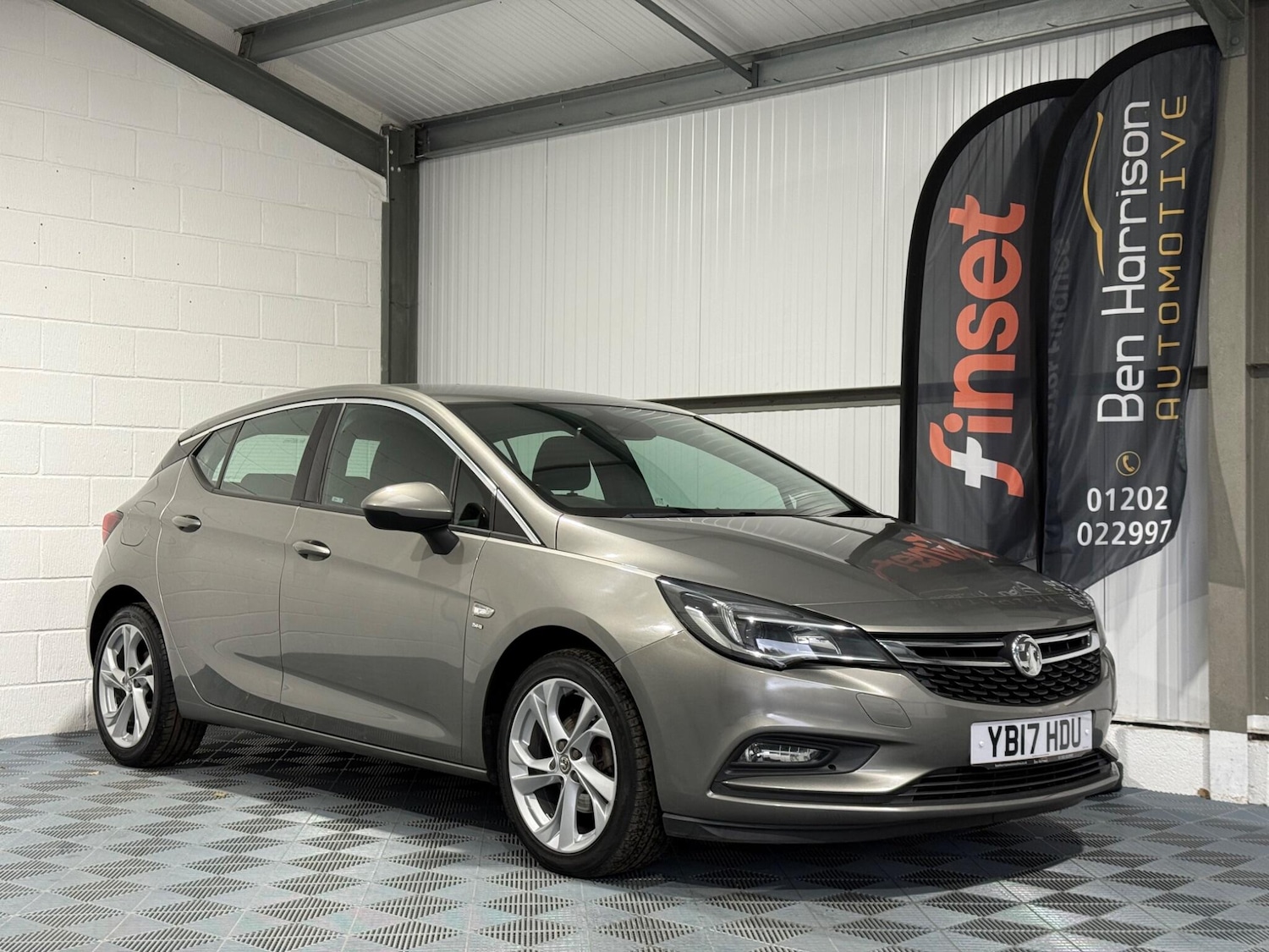 Used Vauxhall Astra 2017 for sale - 76336351: Photo 1