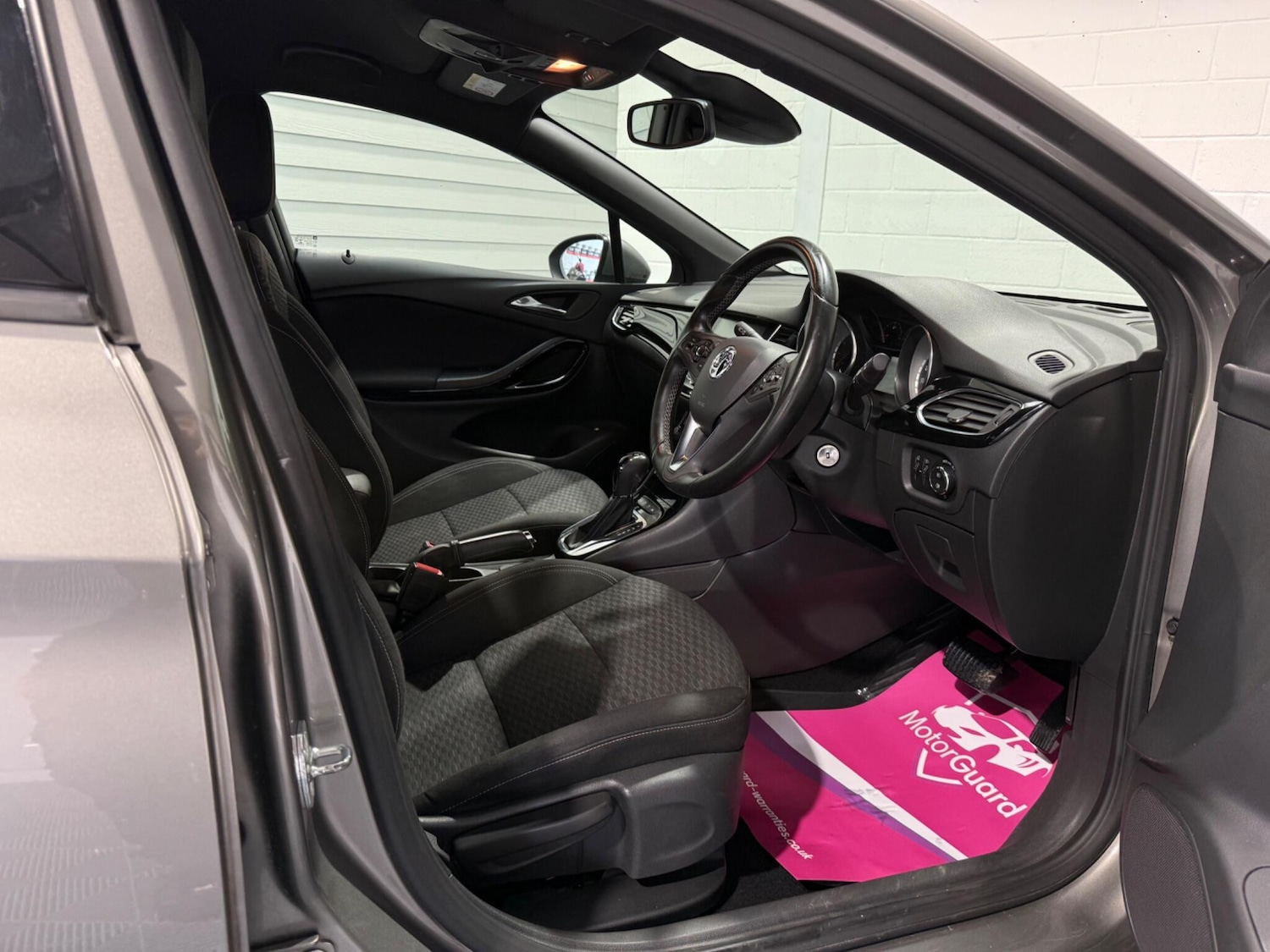 Used Vauxhall Astra 2017 for sale - 76336351: Photo 2