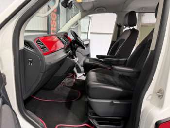 Used Volkswagen Caravelle 2016 for sale - 74822447: Photo
