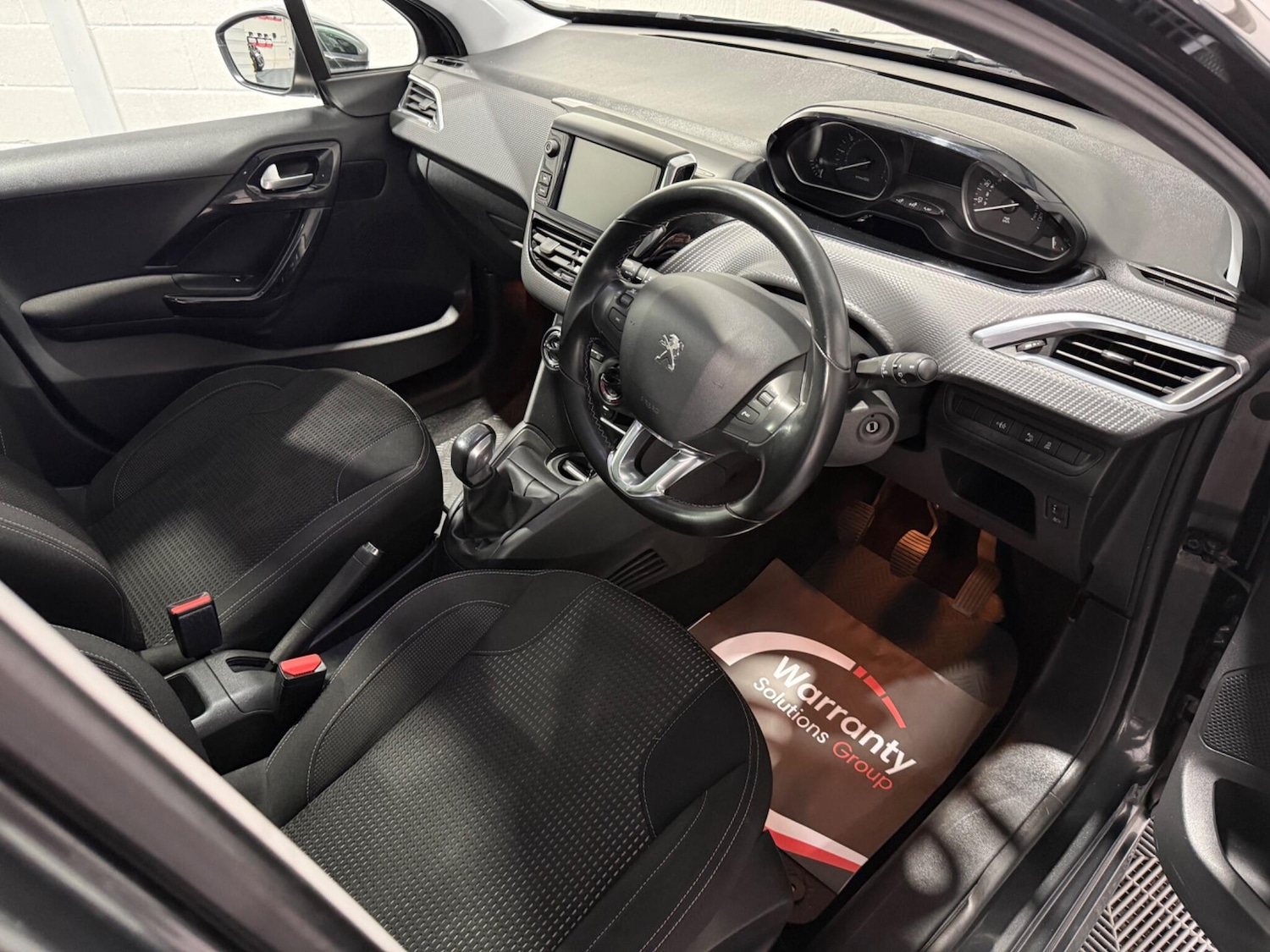 Used Peugeot 208 2017 for sale - 77478970: Photo 2