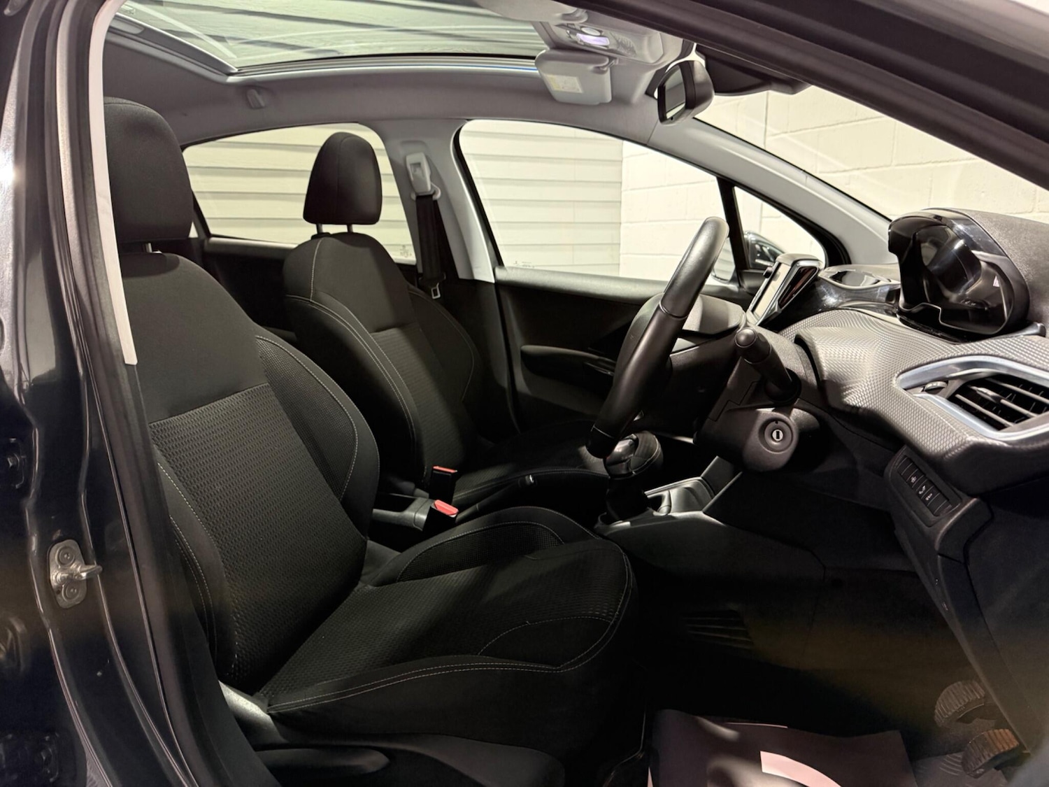 Used Peugeot 208 2017 for sale - 77478970: Photo 36