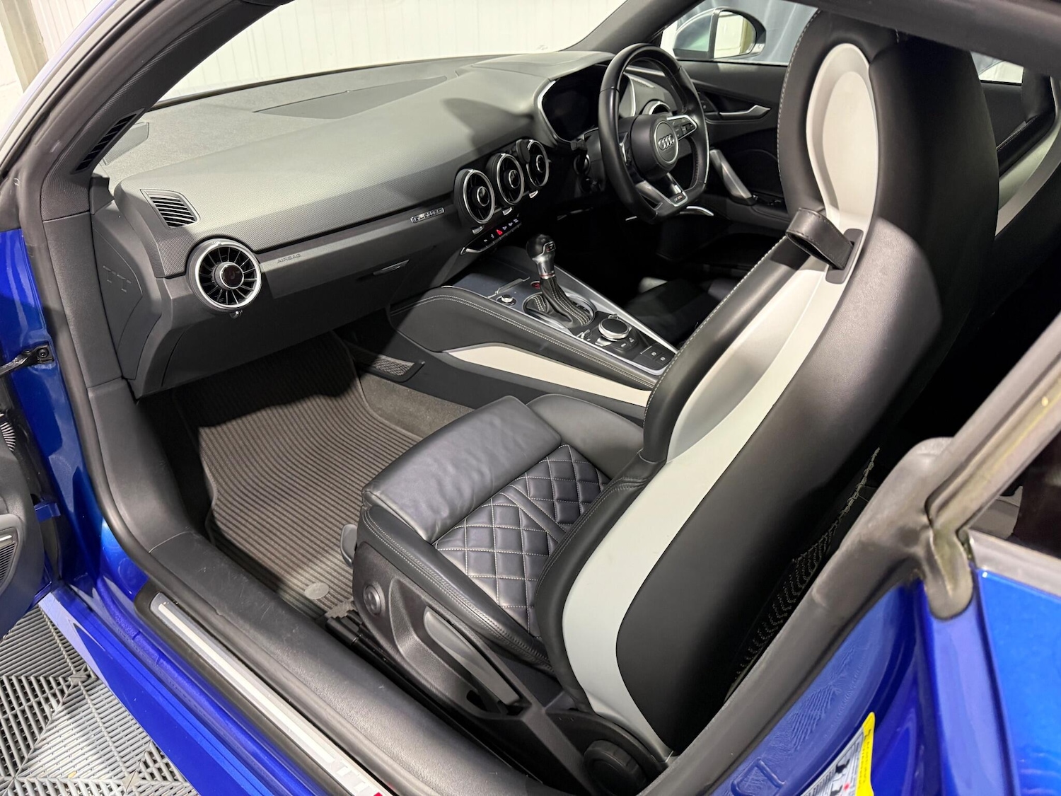 Used Audi TT 2015 for sale - 76898752: Photo 3