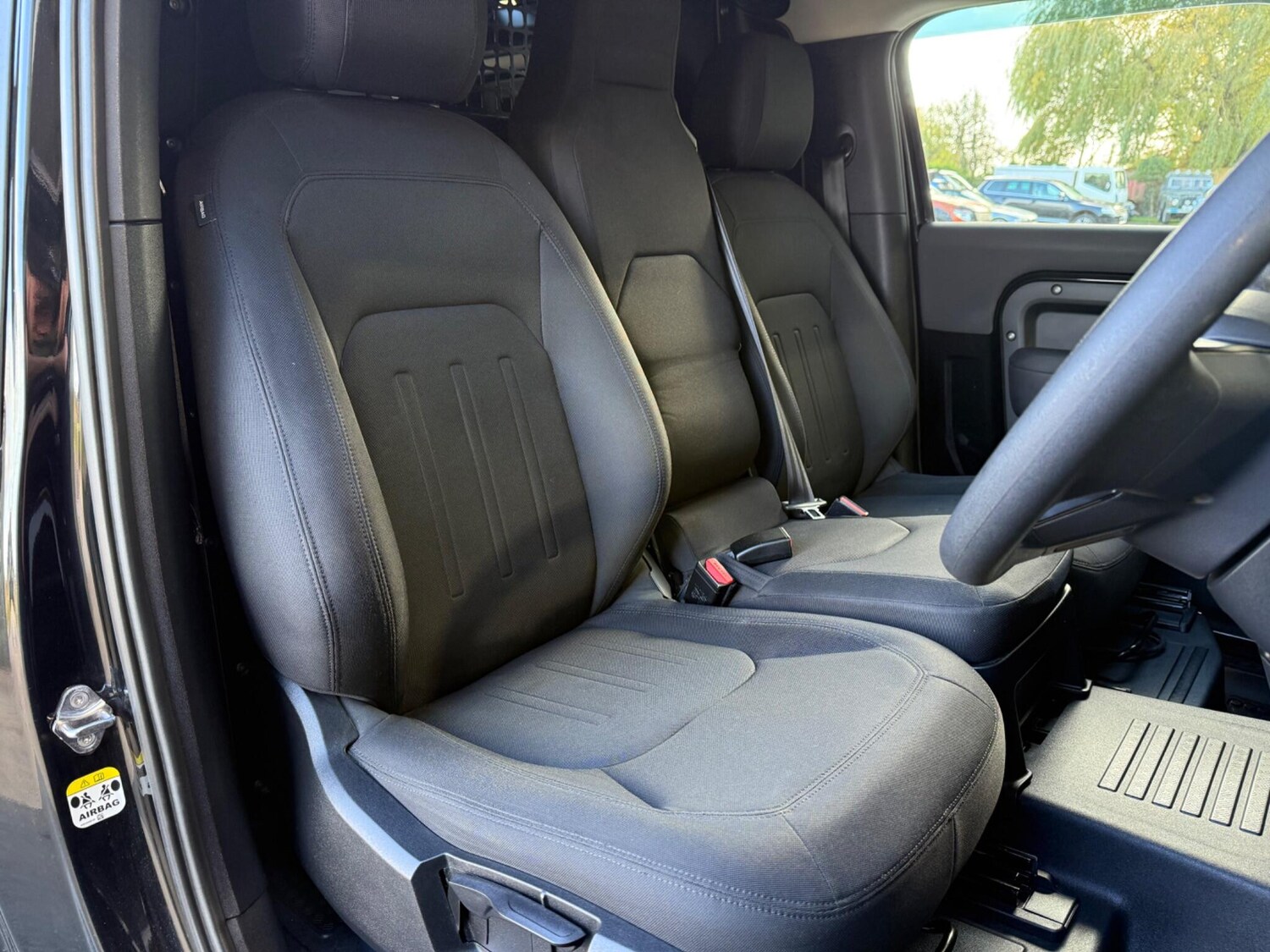 Used Land Rover Defender 90 2021 for sale - 76398461: Photo 24