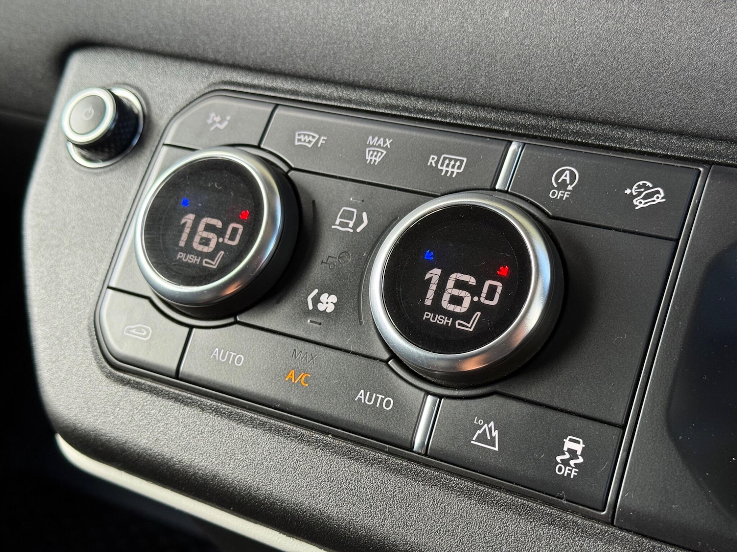 Used Land Rover Defender 90 2021 for sale - 76398461: Photo 26