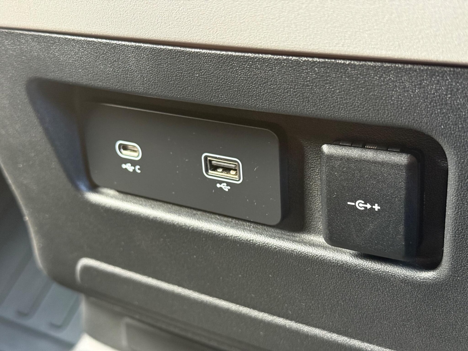 Used Land Rover Defender 90 2021 for sale - 76398461: Photo 27