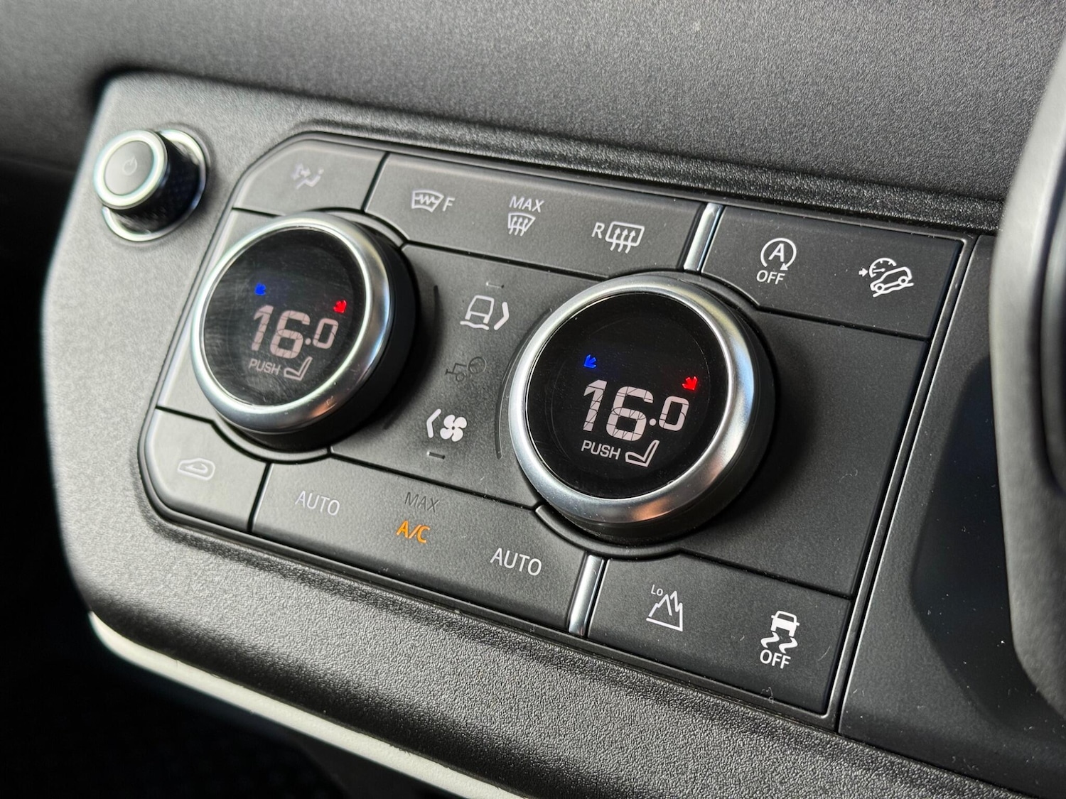 Used Land Rover Defender 90 2021 for sale - 76398461: Photo 28