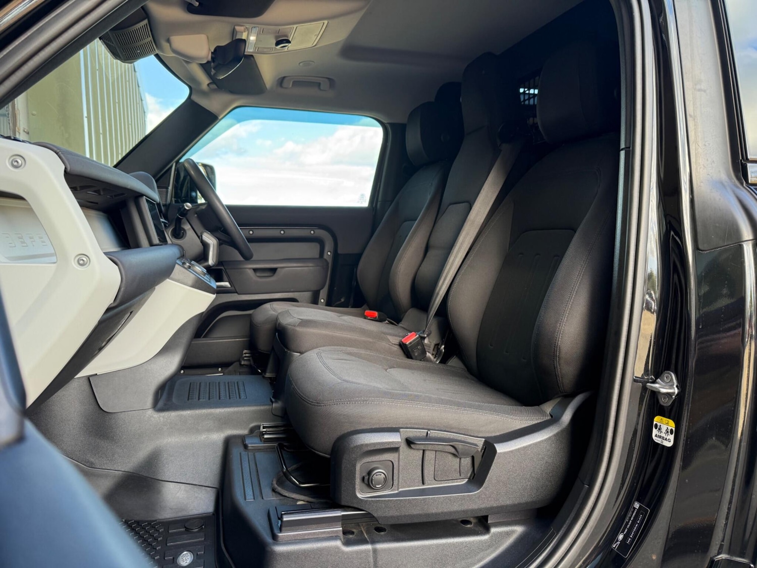 Used Land Rover Defender 90 2021 for sale - 76398461: Photo 40