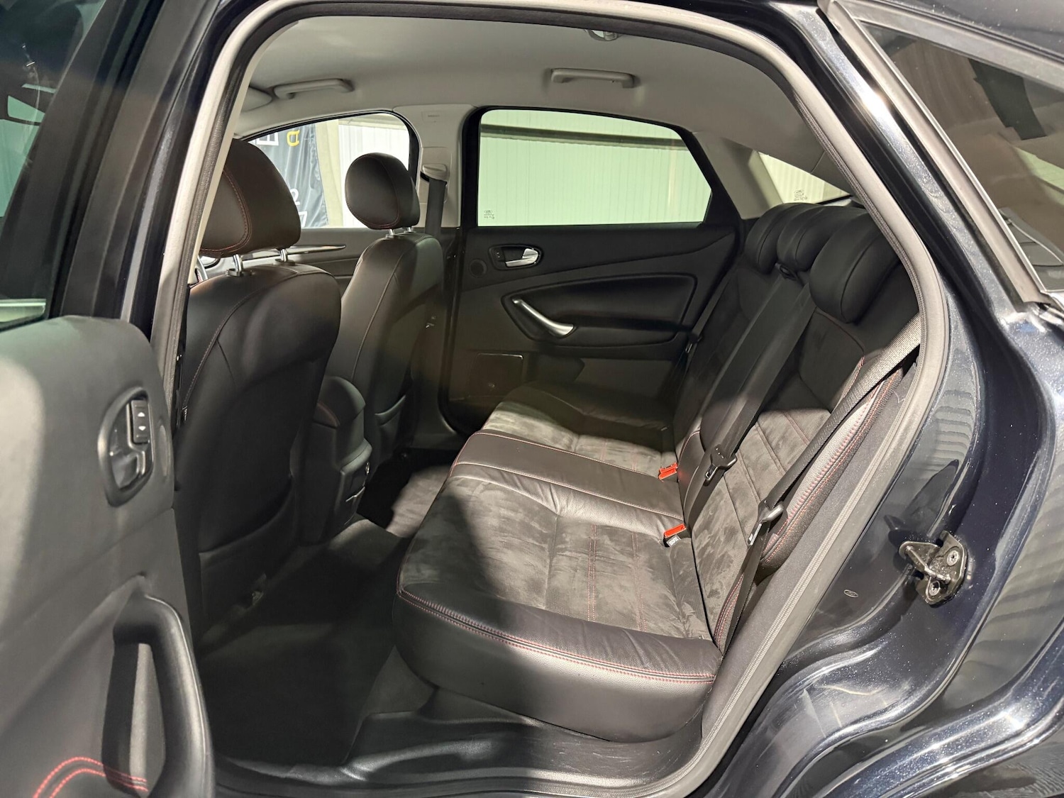 Used Ford Mondeo 2010 for sale - 77229975: Photo 37