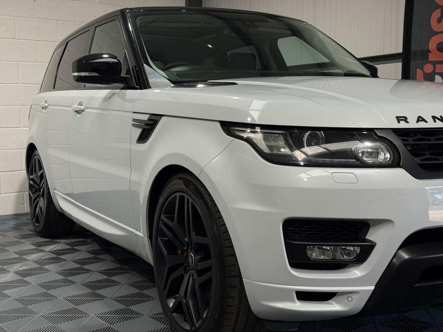 Used Land Rover Range Rover Sport 2015 for sale - 76371077: Photo 9