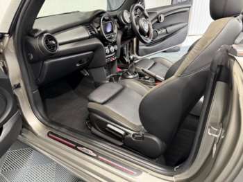 Used MINI Convertible 2018 for sale - 74945072: Photo
