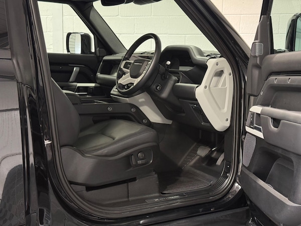 Used Land Rover Defender 90 2022 for sale - 75563675: Photo 36