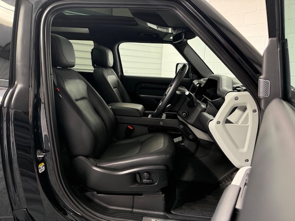 Used Land Rover Defender 90 2022 for sale - 75563675: Photo 37