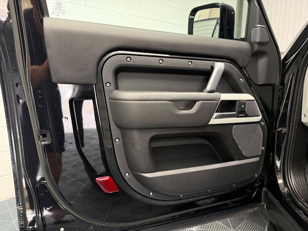 Used Land Rover Defender 90 2022 for sale - 75563675: Photo 41