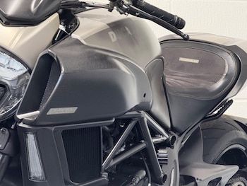 Used Ducati Diavel 2015 for sale - bike-76073202: Photo