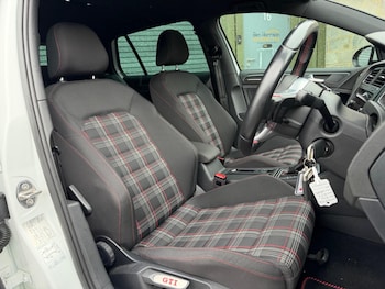 Used Volkswagen Golf 2018 for sale - 78842627: Photo
