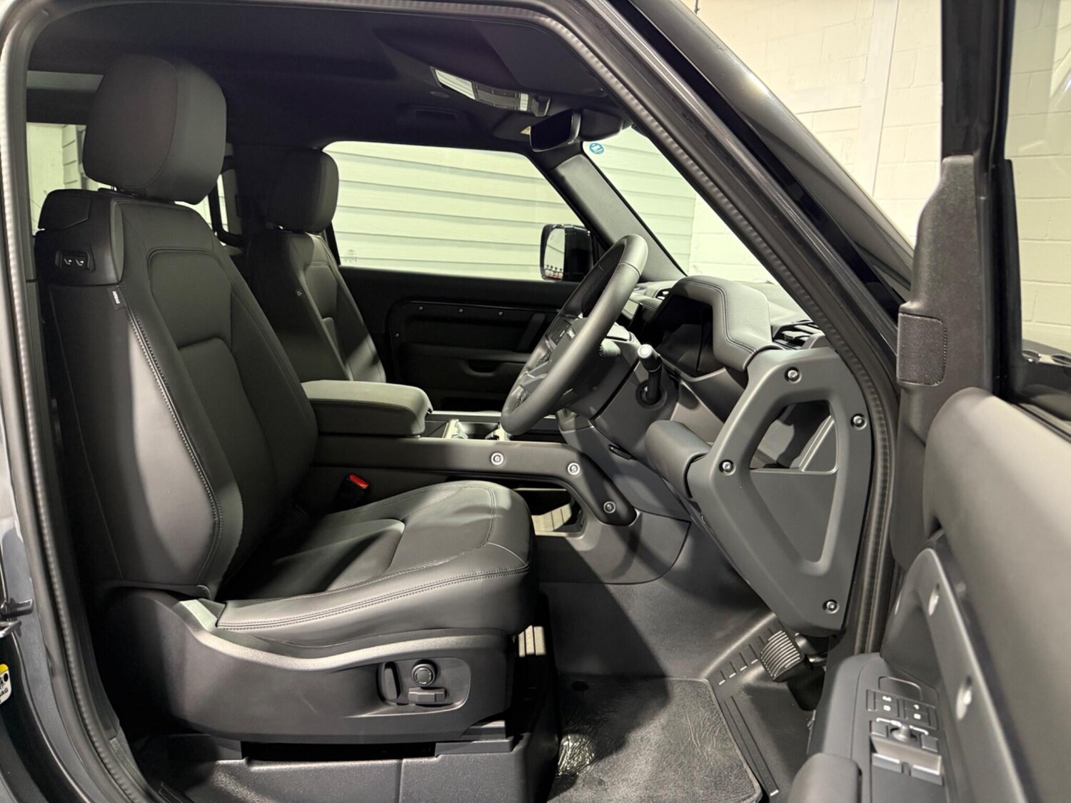 Used Land Rover Defender 2025 for sale - 76832230: Photo 32