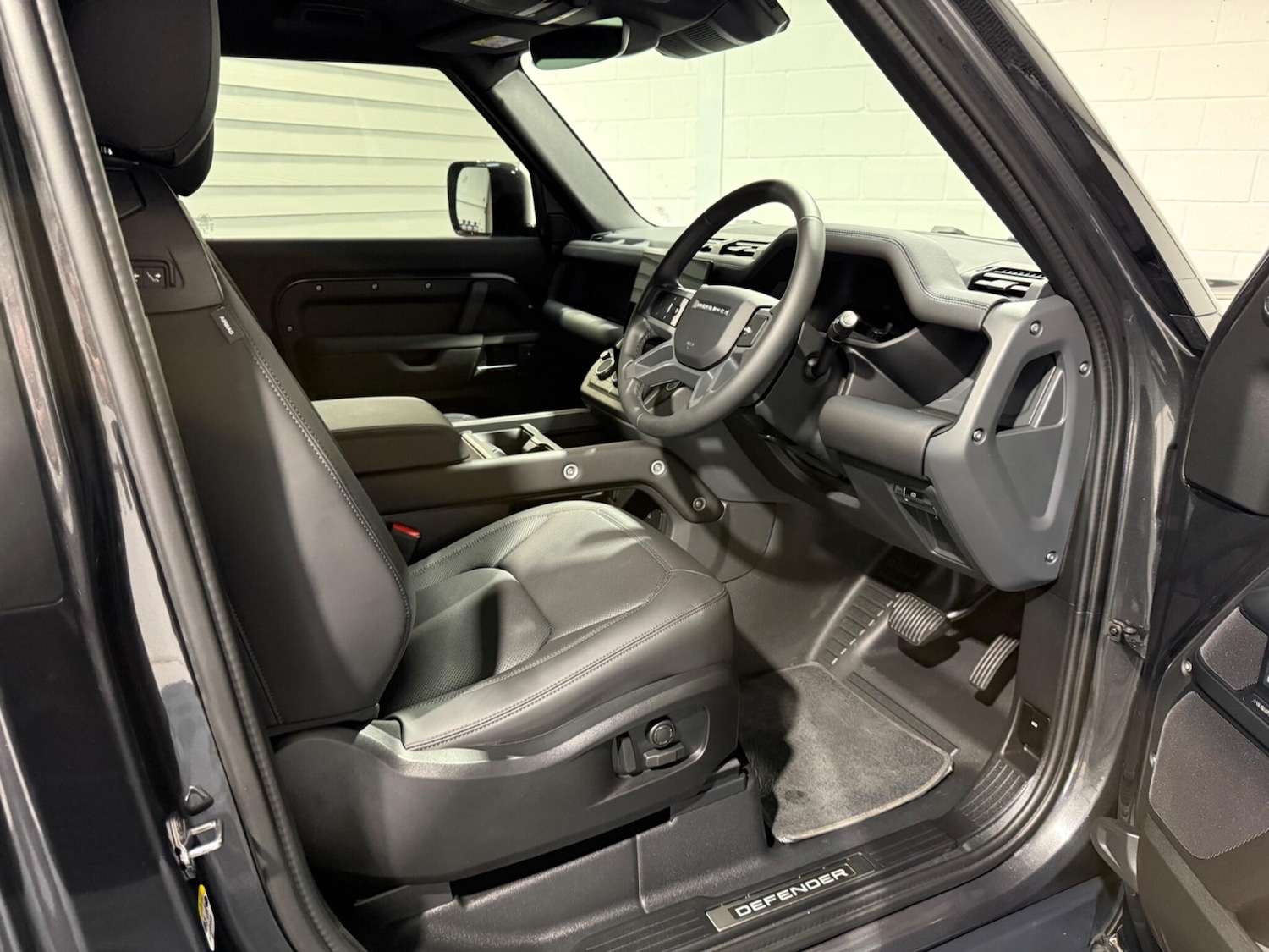 Used Land Rover Defender 2025 for sale - 76832230: Photo 37