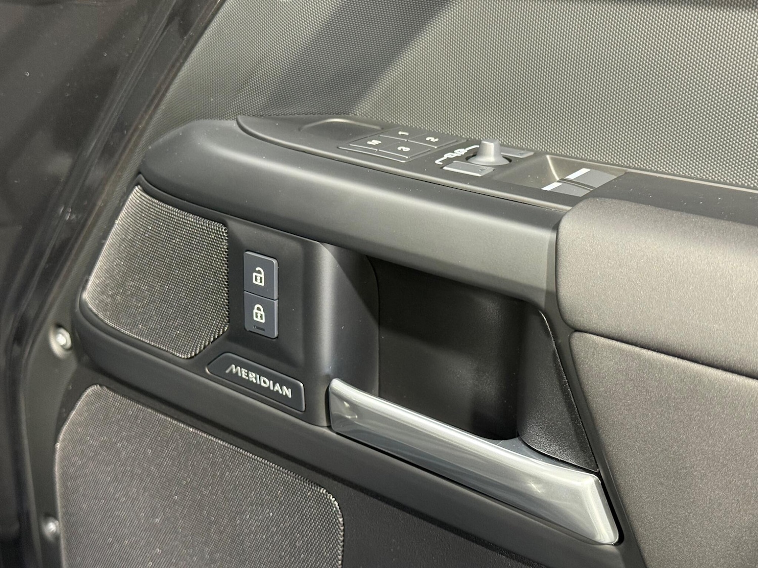 Used Land Rover Defender 2025 for sale - 76832230: Photo 40