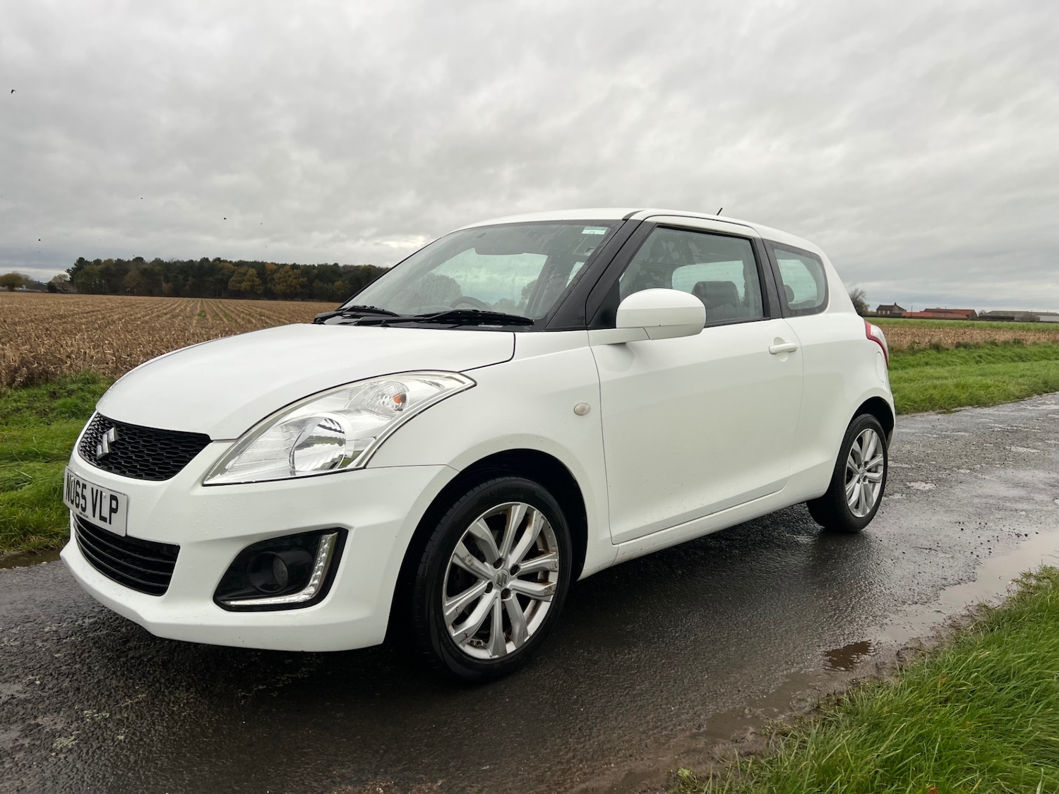 Used Suzuki Swift 2015 for sale - 76763537: Photo 1