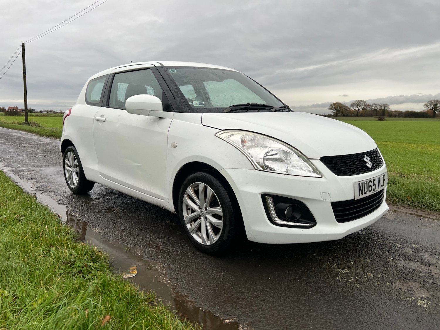 Used Suzuki Swift 2015 for sale - 76763537: Photo 2