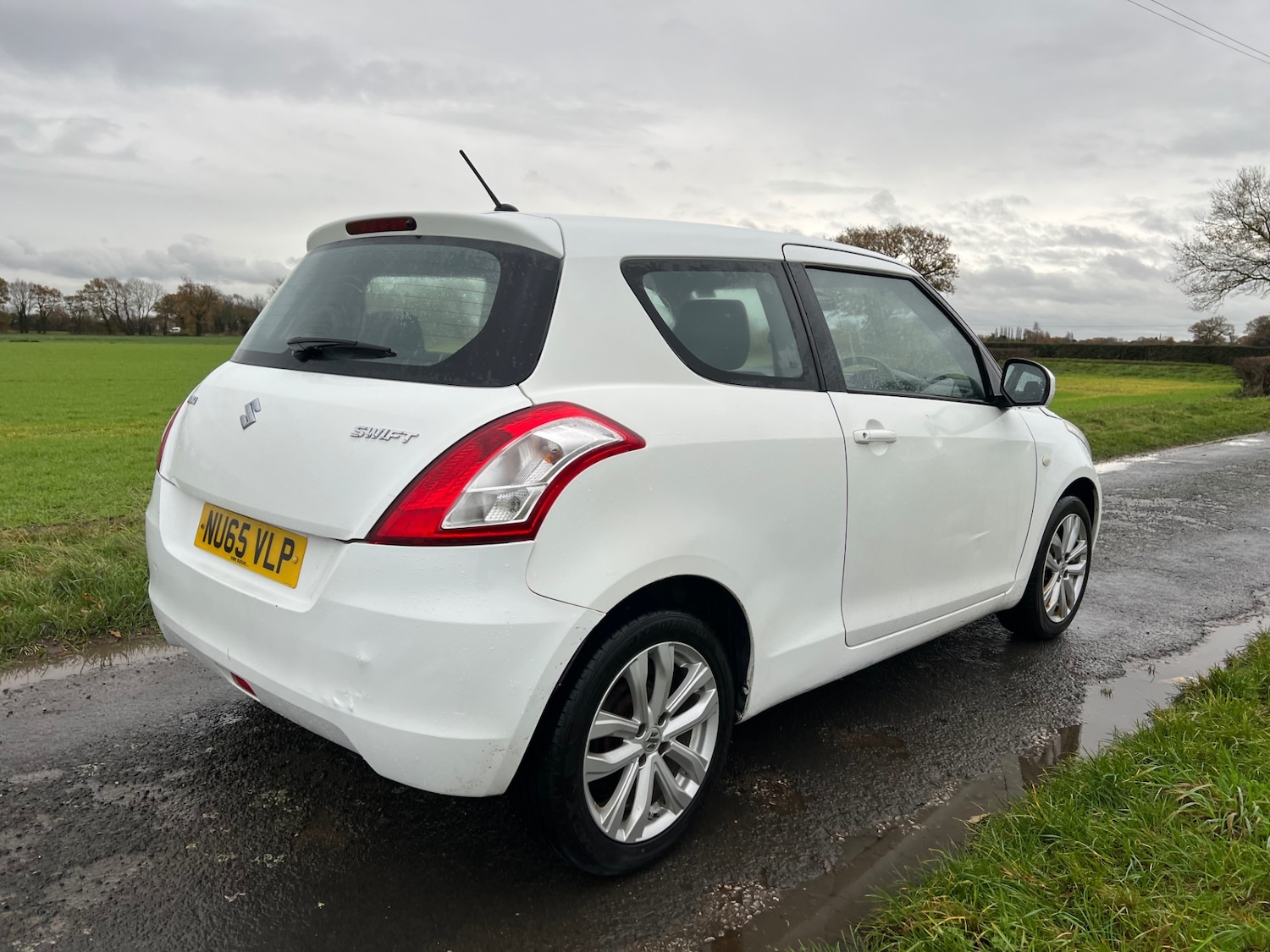 Used Suzuki Swift 2015 for sale - 76763537: Photo 4