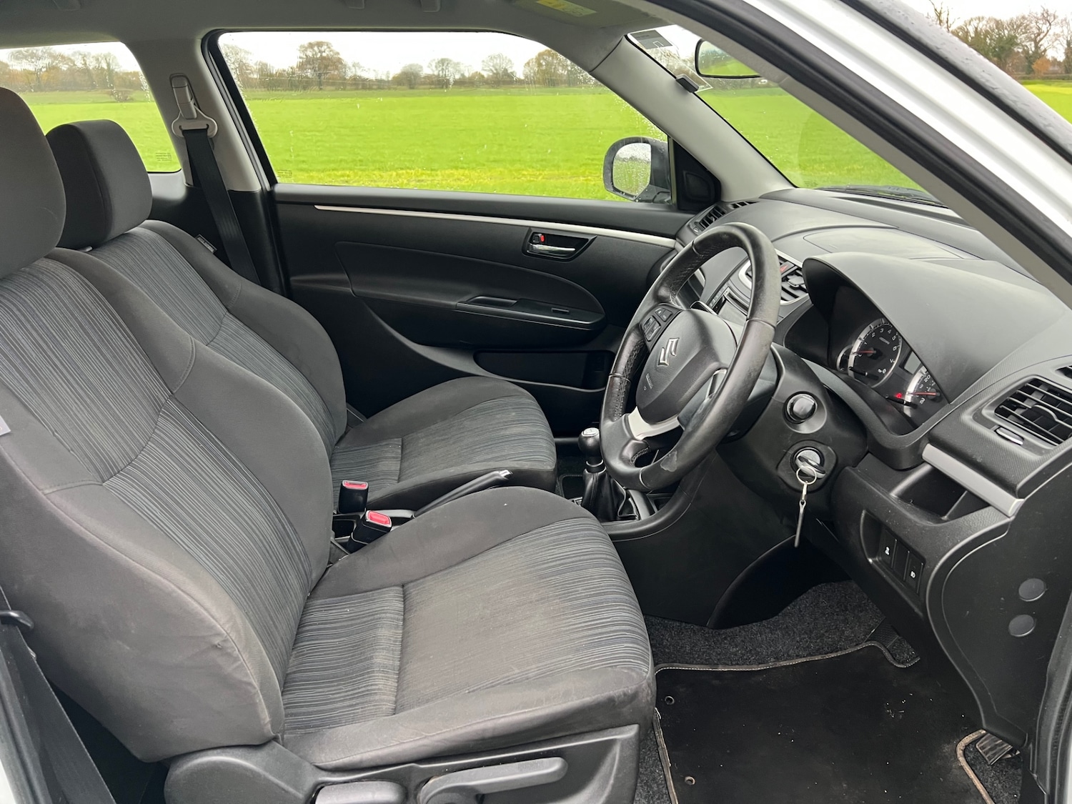 Used Suzuki Swift 2015 for sale - 76763537: Photo 9