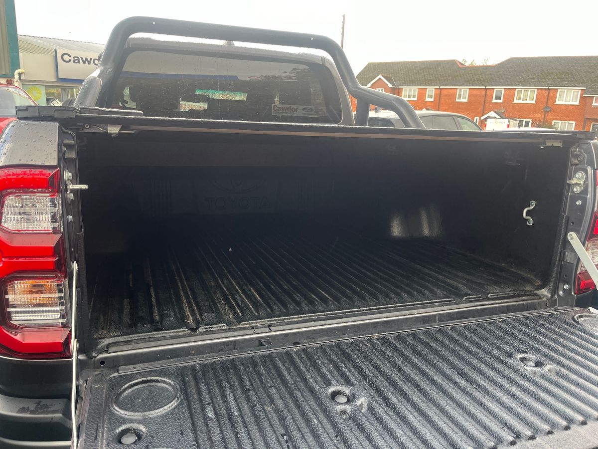 Used Toyota Hilux 2023 for sale - 76289836: Photo 32