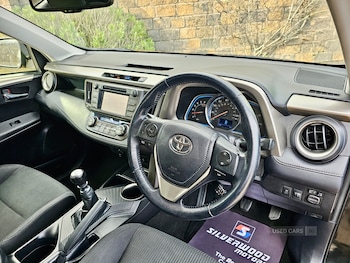 Used Toyota RAV4 2015 for sale - 76043681: Photo 2