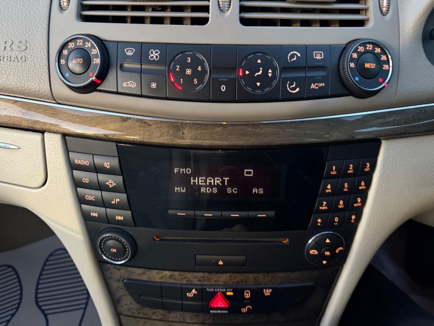 Used Mercedes-Benz E Class 2004 for sale - 76658337: Photo 11