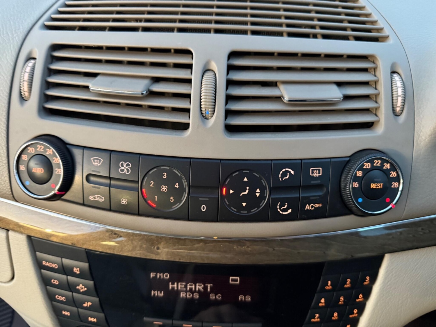 Used Mercedes-Benz E Class 2004 for sale - 76658337: Photo 17