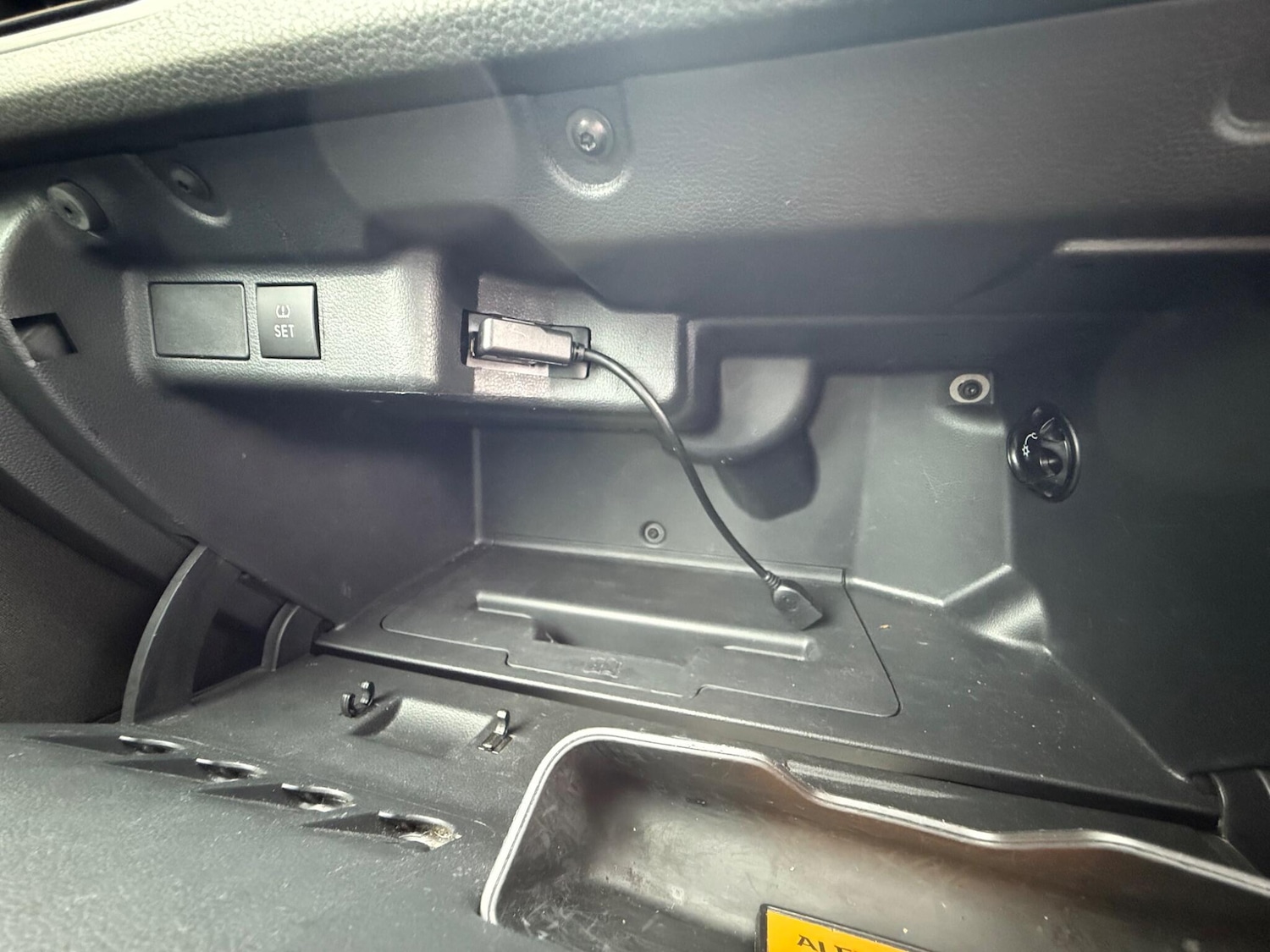 Used Volkswagen Polo 2013 for sale - 76122637: Photo 31