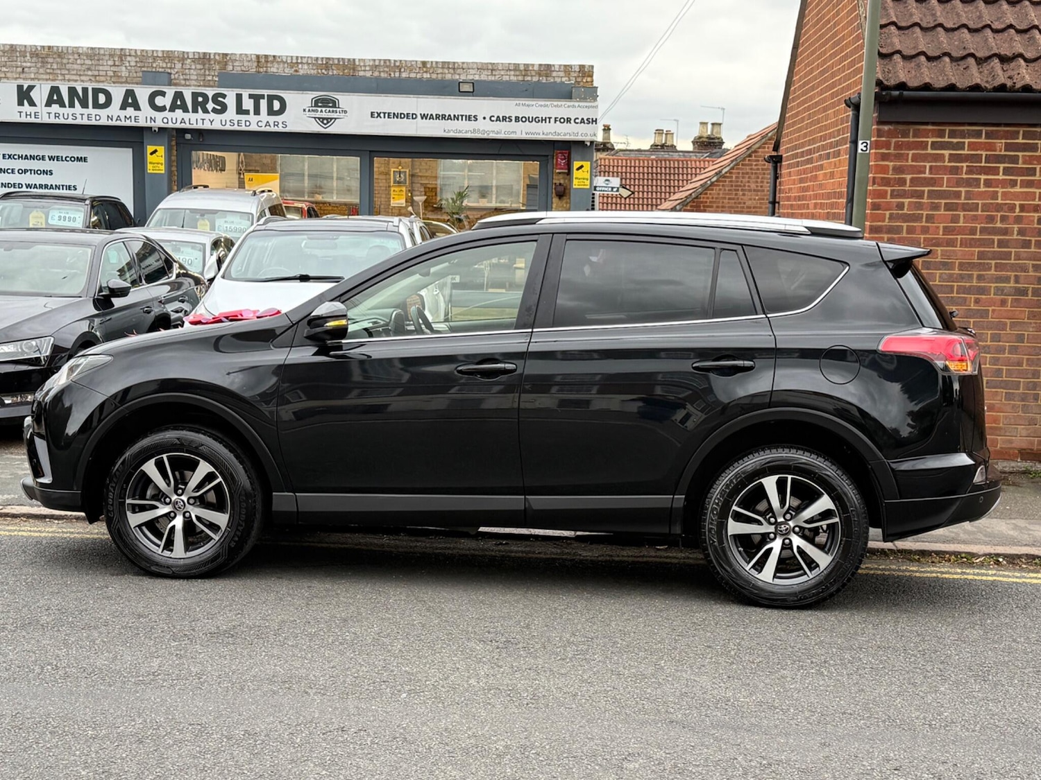 Used Toyota RAV4 2017 for sale - 76314339: Photo 11