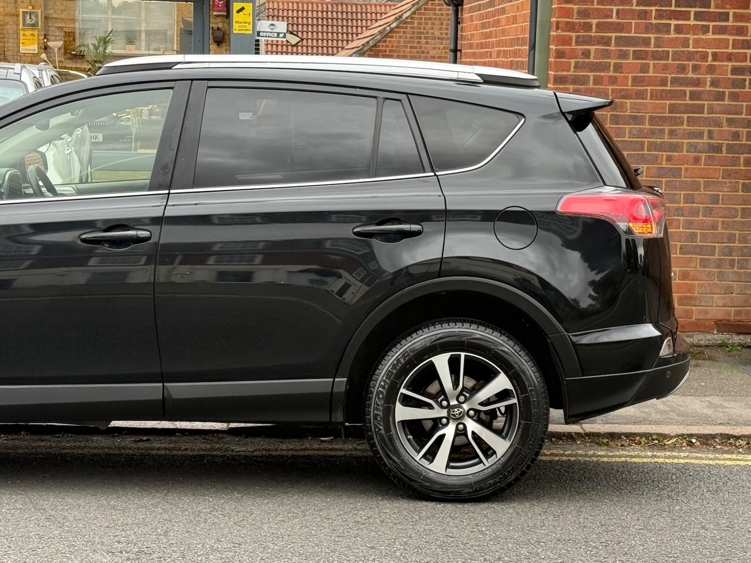 Used Toyota RAV4 2017 for sale - 76314339: Photo 13