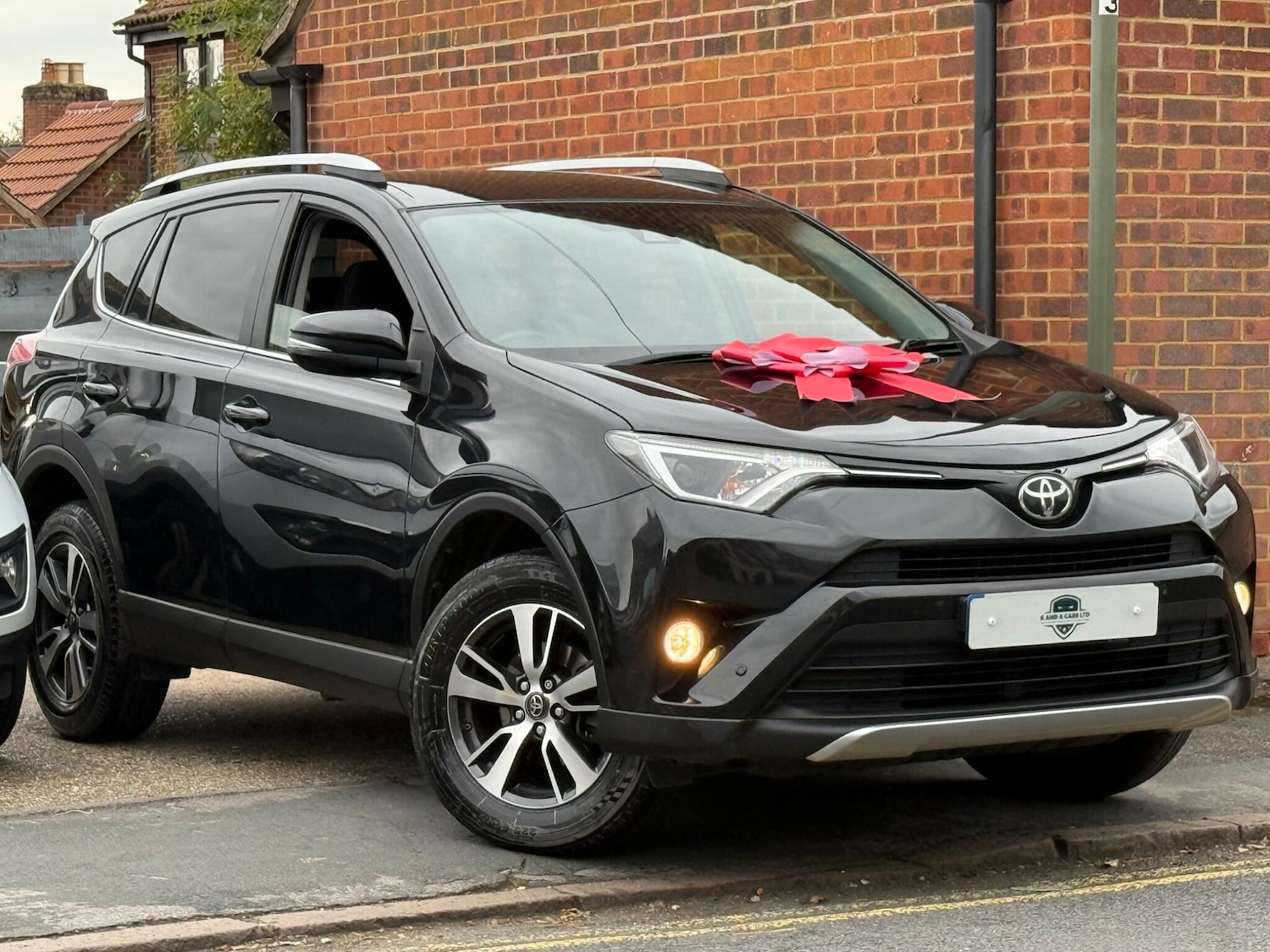 Used Toyota RAV4 2017 for sale - 76314339: Photo 2