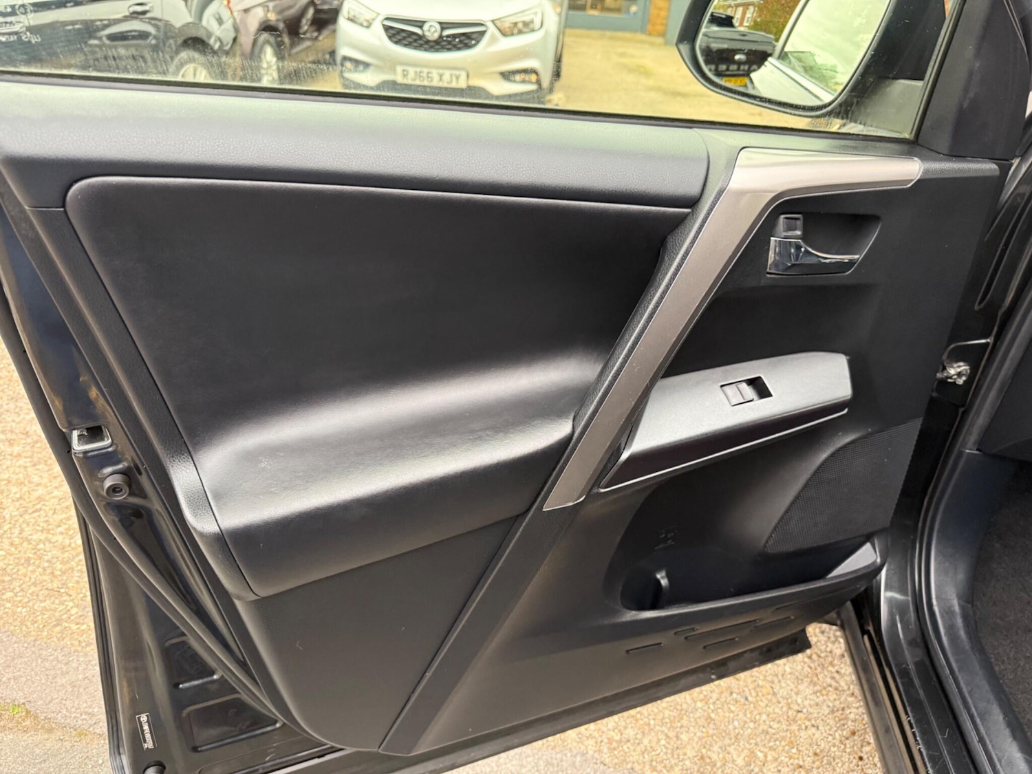 Used Toyota RAV4 2017 for sale - 76314339: Photo 62