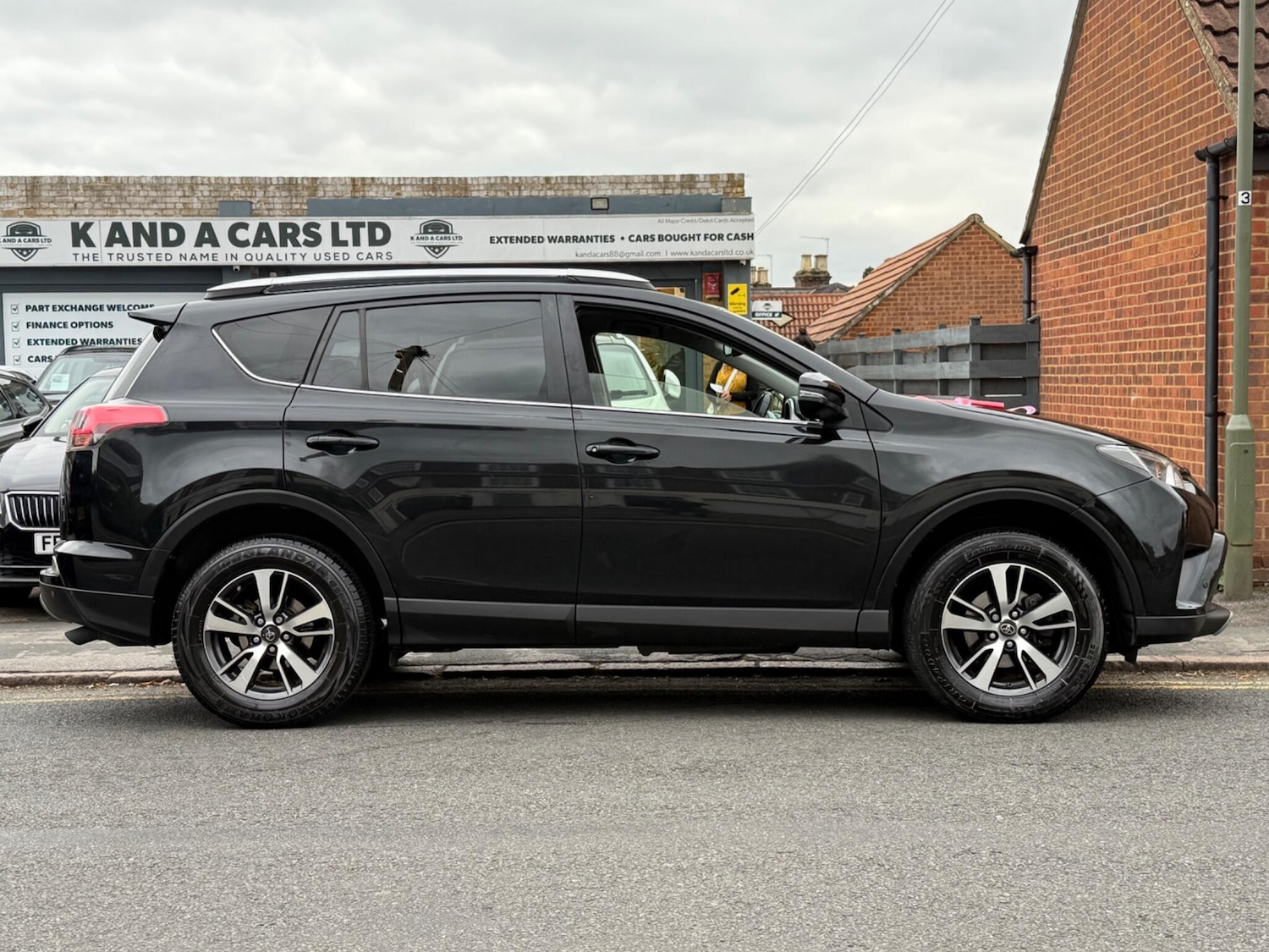 Used Toyota RAV4 2017 for sale - 76314339: Photo 8