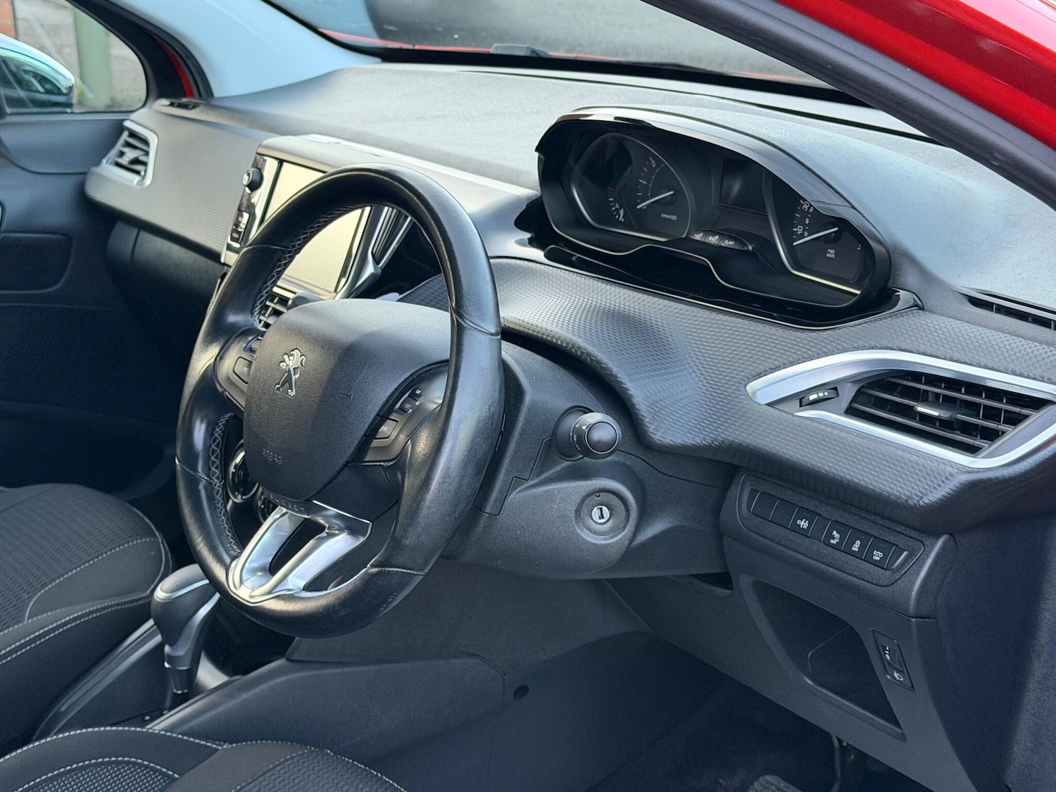 Used Peugeot 208 2017 for sale - 77109009: Photo 11